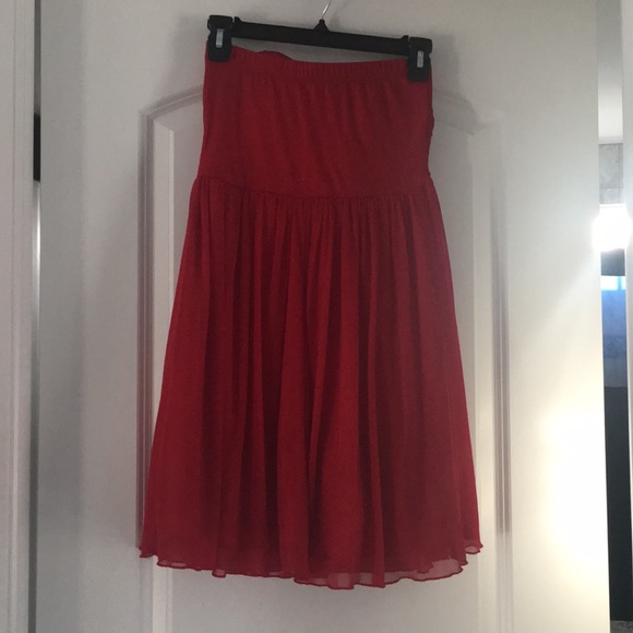 Red Dress - Picture 5 of 7